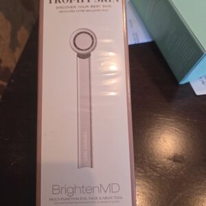 TROPHY SKIN BrightenMD 4-in-1 LED Light Therapy Device‎ (NEW & SEALED IN BOX!)